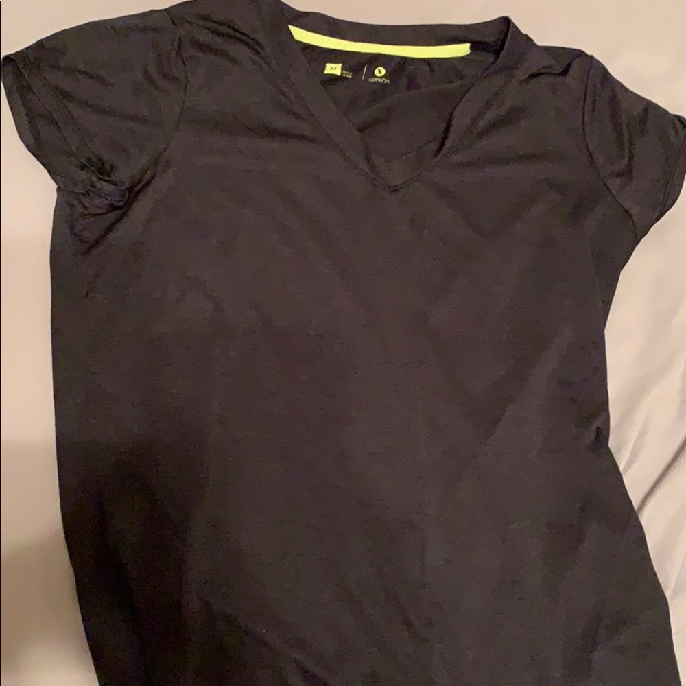 Workout top - Picture 2 of 2